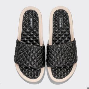 APL Lusso Quilted Slides Size 7 EUC